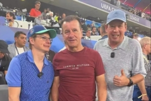 支持昔日弟子K77!斯卢茨基现身安联球场现场观战欧冠决赛