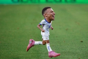 开云官方网站-水平如何?姆巴佩社媒晒篮球单打成功视频+大头小人PS图片