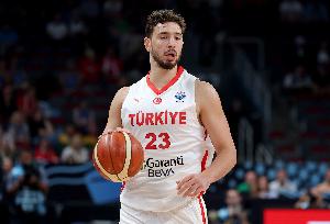 申京:希望下一场与球迷一起见证我们的胜利 让我们携手迈进决赛